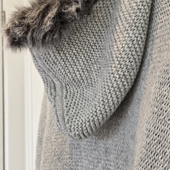 GAP Kids Gray Cable Knit Sweater - Picture 5 of 6